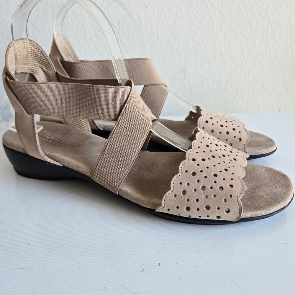 Munro American Ione Taupe Suede Scalloped Elastic Strap Wedge Sandals Womens 9M - Picture 1 of 9
